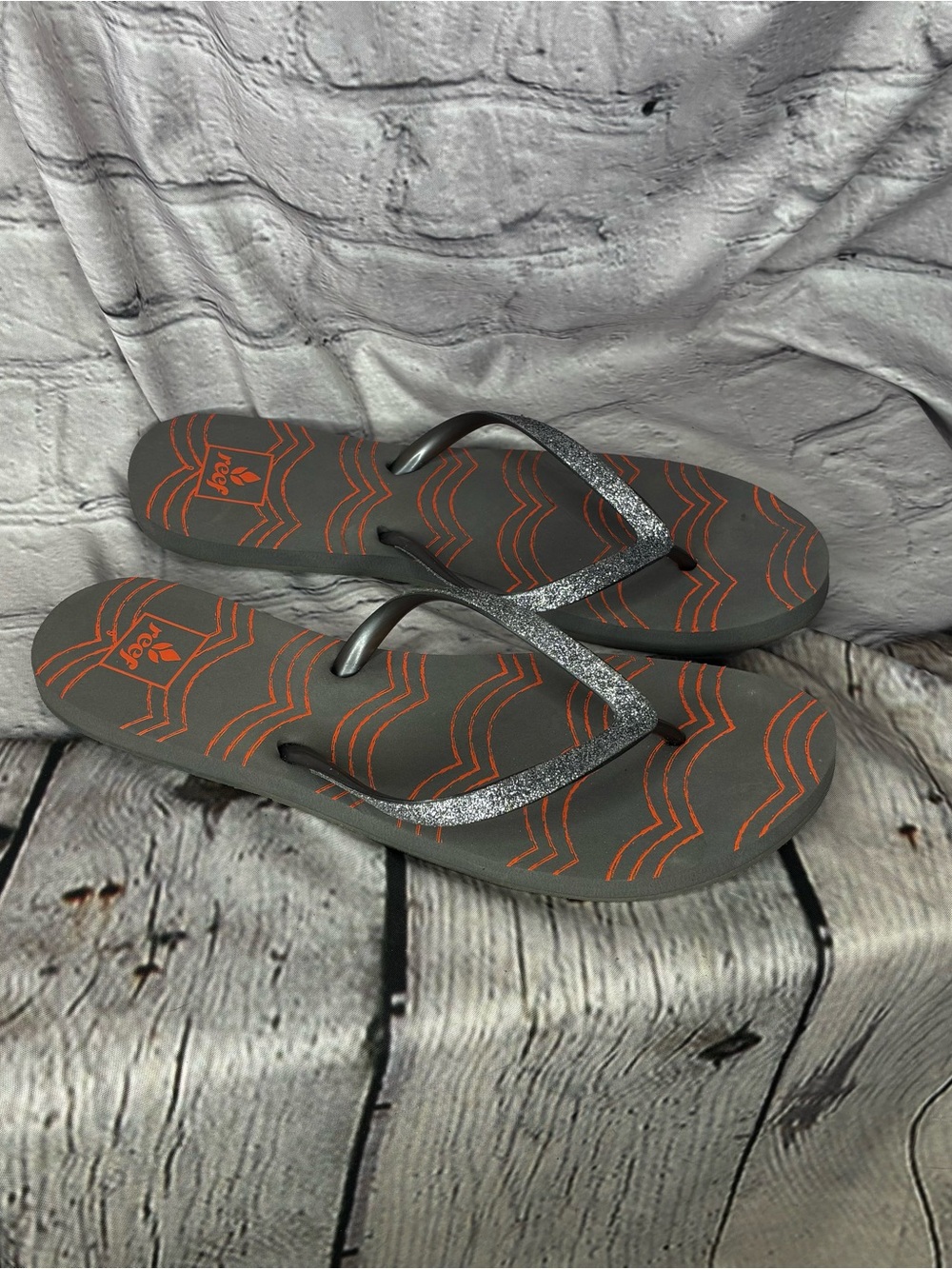 Reef Silver Glitter Sporty Beach Surfer Chic Summer Pool Flip Flop Sandals 8/9